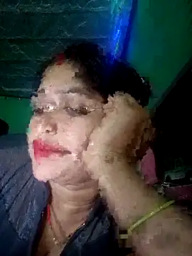 Snapshot of Chandni chatting on 03/01/25, 02:13 Chandni online show from 03/01/25, 02:13