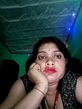 Snapshot of Chandni chatting on 03/02/25, 05:44 Chandni online show from 03/02/25, 05:44