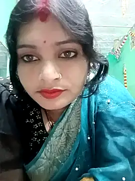 Snapshot of Chandni chatting on 03/04/25, 02:42 Chandni online show from 03/04/25, 02:42