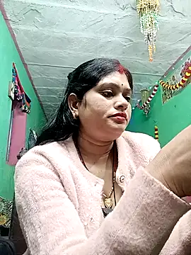 Snapshot of Chandni chatting on 03/05/25, 11:16 Chandni online show from 03/05/25, 11:16