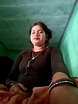 Snapshot of Chandni chatting on 03/08/25, 03:17 Chandni online show from 03/08/25, 03:17