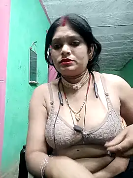 Snapshot of Chandni chatting on 03/08/25, 10:24 Chandni online show from 03/08/25, 10:24