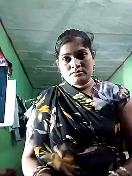 Snapshot of Chandni chatting on 09/10/25, 03:39 Chandni online show from 09/10/25, 03:39