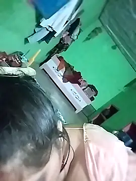 Snapshot of Chandni chatting on 09/20/25, 04:41 Chandni online show from 09/20/25, 04:41