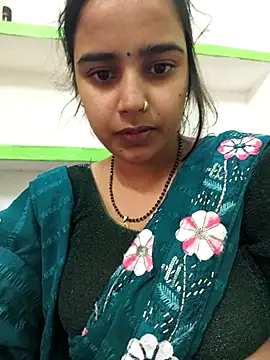 Snapshot of Chandni chatting on 11/19/25, 04:34 Chandni online show from 11/19/25, 04:34