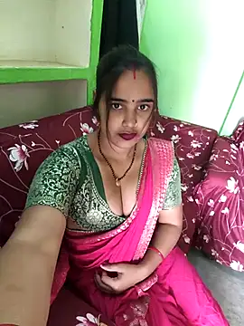 Snapshot of Chandni chatting on 11/21/25, 05:17 Chandni online show from 11/21/25, 05:17