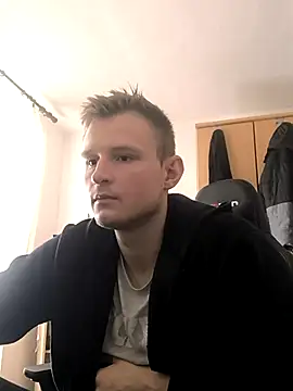 Snapshot of hardgun_ chatting on 03/15/25, 10:57 hardgun  online show from 03/15/25, 10:57