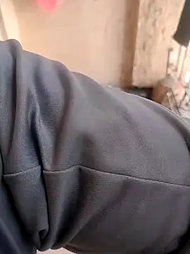 Snapshot of Vinay-kumar89 chatting on 12/19/25, 07:15 Vinay-kumar89 online show from 12/19/25, 07:15