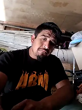 Snapshot of beliqi chatting on 11/15/25, 08:27 beliqi online show from 11/15/25, 08:27