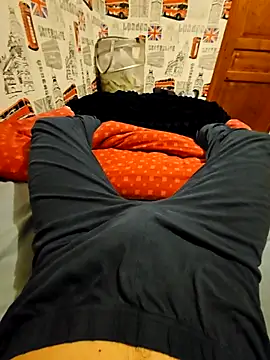 Snapshot of Azerty0911 chatting on 11/27/25, 08:11 Azerty0911 online show from 11/27/25, 08:11