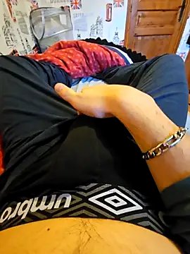 Snapshot of Azerty0911 chatting on 11/28/25, 08:17 Azerty0911 online show from 11/28/25, 08:17