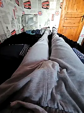 Snapshot of Azerty0911 chatting on 11/30/25, 03:27 Azerty0911 online show from 11/30/25, 03:27