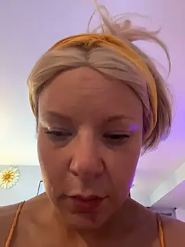 EllaSnow online show from 04/07/26, 06:41