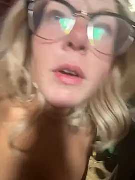 EllaSnow online show from 04/14/26, 04:46