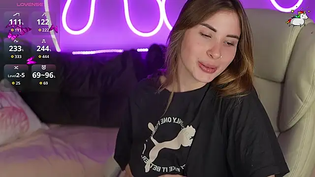 Snapshot of JennyyLuv chatting on 11/03/25, 01:51 JennyyLuv online show from 11/03/25, 01:51