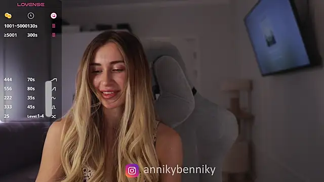 Snapshot of Coconutkittyy chatting on 02/18/25, 06:37 Coconutkittyy online show from 02/18/25, 06:37