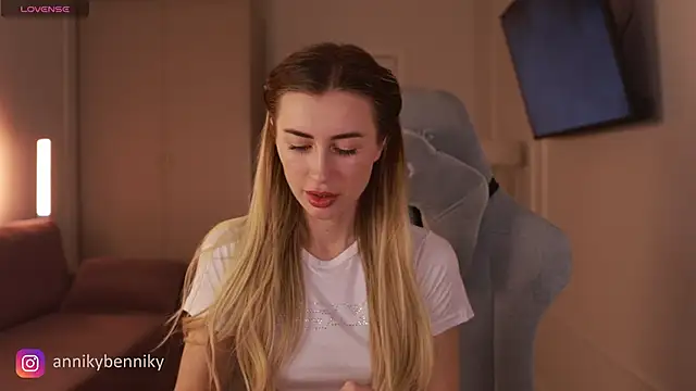 Snapshot of Coconutkittyy chatting on 03/07/25, 06:00 Coconutkittyy online show from 03/07/25, 06:00