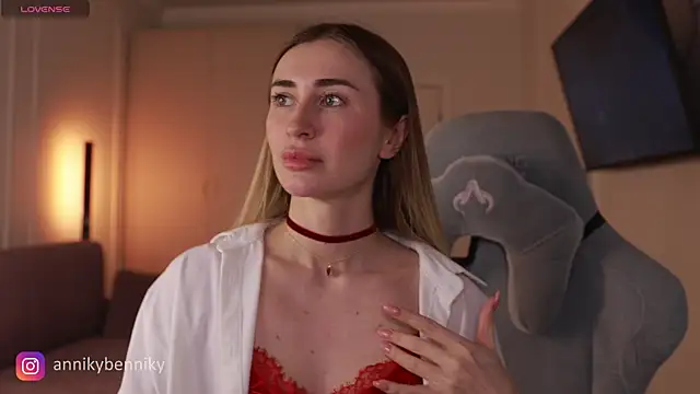 Snapshot of Coconutkittyy chatting on 03/15/25, 05:26 Coconutkittyy online show from 03/15/25, 05:26