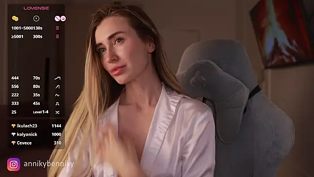 Snapshot of Coconutkittyy chatting on 03/18/25, 07:53 Coconutkittyy online show from 03/18/25, 07:53