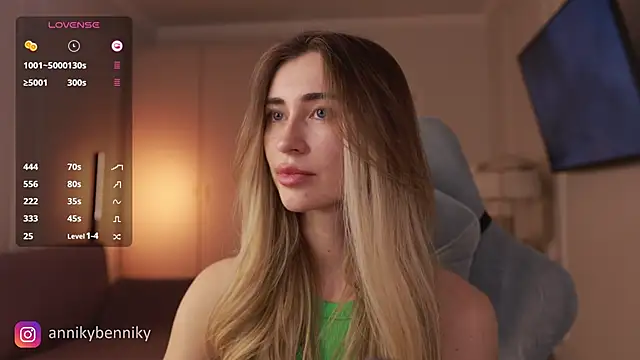 Snapshot of Coconutkittyy chatting on 03/22/25, 06:47 Coconutkittyy online show from 03/22/25, 06:47