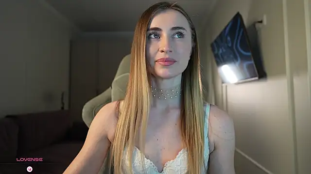 Snapshot of Coconutkittyy chatting on 10/26/25, 03:29 Coconutkittyy online show from 10/26/25, 03:29