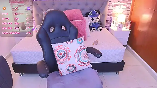 Snapshot of italy___boobs chatting on 11/14/25, 10:58 italy boobs online show from 11/14/25, 10:58