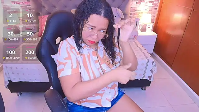 Snapshot of italy___boobs chatting on 11/20/25, 12:05 italy boobs online show from 11/20/25, 12:05