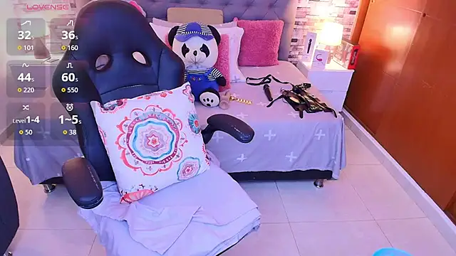 Snapshot of italy___boobs chatting on 11/21/25, 12:37 italy boobs online show from 11/21/25, 12:37