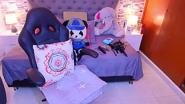 Snapshot of italy___boobs chatting on 11/26/25, 08:15 italy boobs online show from 11/26/25, 08:15