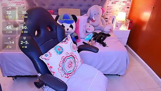 Snapshot of italy___boobs chatting on 11/30/25, 04:55 italy boobs online show from 11/30/25, 04:55