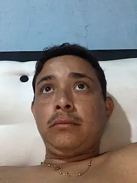 isacalejandroo online show from 02/09/25, 04:04