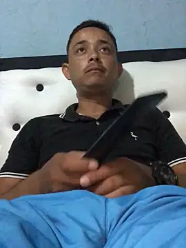 isacalejandroo online show from 02/11/25, 03:29