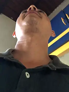 isacalejandroo online show from 02/22/25, 02:08