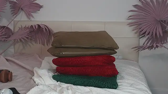 tiffannyjons online show from 12/05/24, 09:17