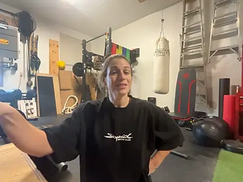 MissSwitch online show from 12/03/24, 06:06