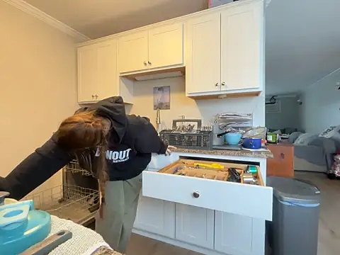 MissSwitch online show from 12/16/25, 01:38