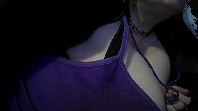 Snapshot of Alli_Kat chatting on 12/21/25, 02:35 Alli Kat online show from 12/21/25, 02:35