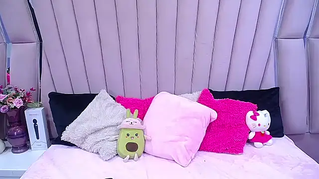 nathalia pink online show from 11/06/25, 08:43