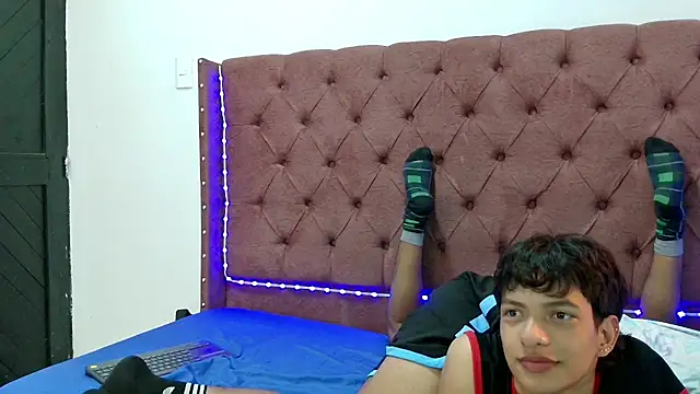 boys yourparty online show from 01/30/25, 01:42