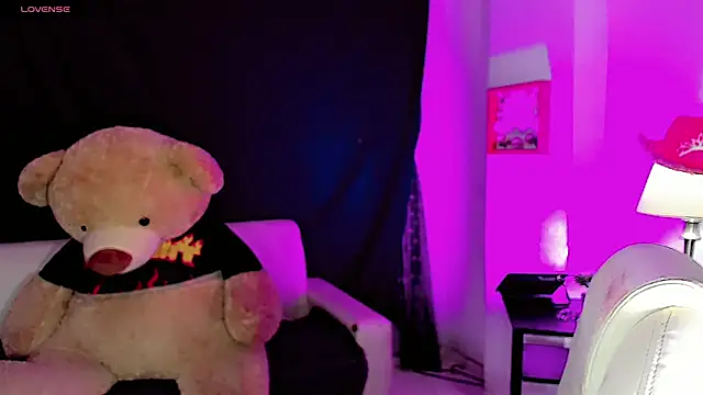 Snapshot of dollswit01 chatting on 03/06/25, 03:57 dollswit01 online show from 03/06/25, 03:57