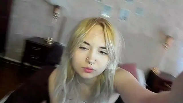 Snapshot of Iriska_mini chatting on 10/22/25, 07:30 Iriska mini online show from 10/22/25, 07:30