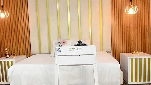 Snapshot of love_mommy chatting on 02/21/25, 02:17 love mommy online show from 02/21/25, 02:17