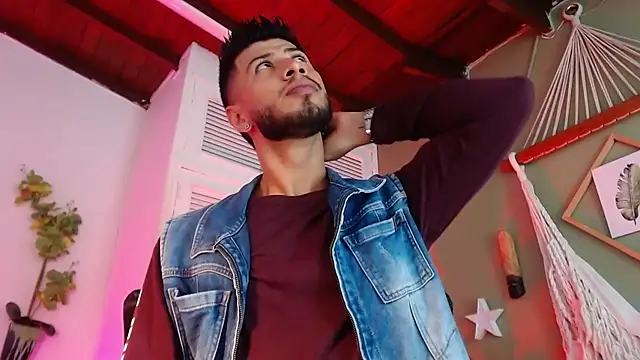 Snapshot of Colby_brown03 chatting on 11/28/25, 07:27 Colby brown03 online show from 11/28/25, 07:27