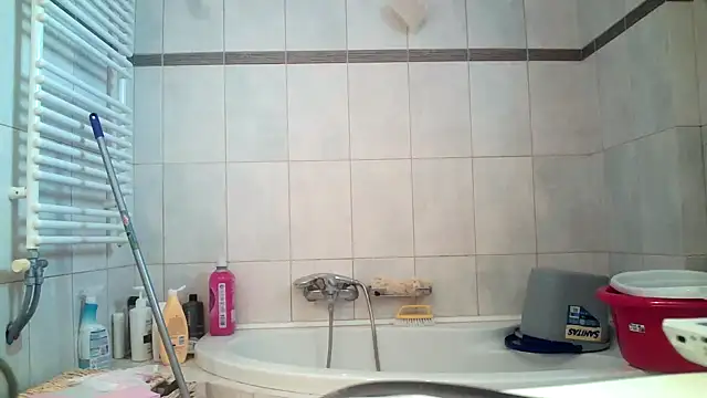 Kalia Cross online show from 10/16/25, 06:03