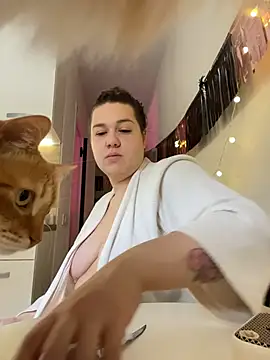 SuzieMurray online show from 10/10/25, 10:58