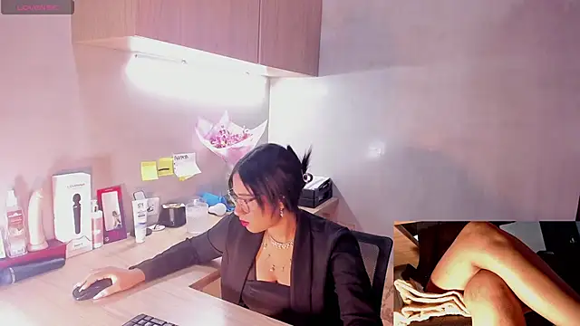 Snapshot of Laurentdupont04 chatting on 02/24/25, 03:23 Laurentdupont04 online show from 02/24/25, 03:23