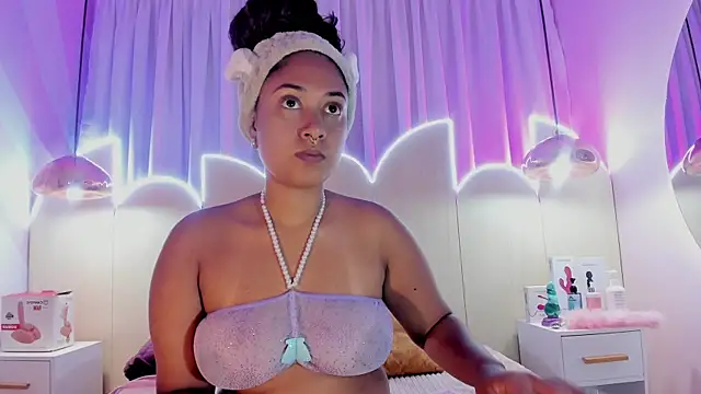 Snapshot of Laurentdupont04 chatting on 10/06/25, 03:04 Laurentdupont04 online show from 10/06/25, 03:04