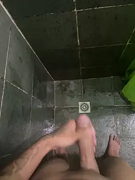 Snapshot of gzn01 chatting on 10/16/25, 11:17 gzn01 online show from 10/16/25, 11:17