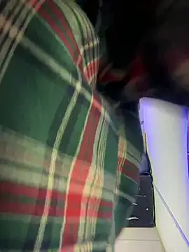 Snapshot of Im_Little chatting on 01/30/25, 03:22 Im Little online show from 01/30/25, 03:22