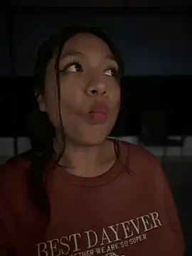 Snapshot of Im_Little chatting on 02/28/25, 09:36 Im Little online show from 02/28/25, 09:36